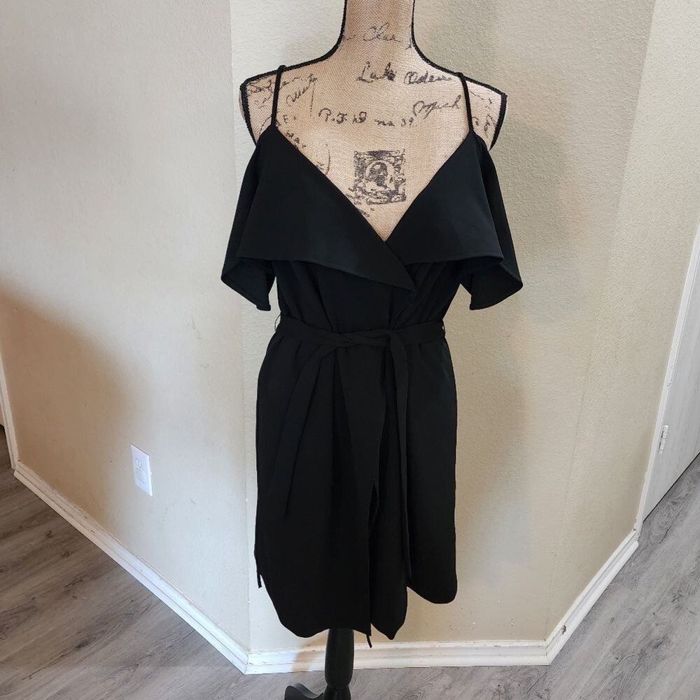 Gianni Bini cold shoulder little black dress size small